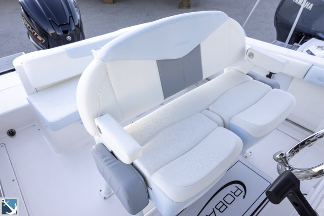 New 2024 Robalo 222 Explorer  Boat for sale